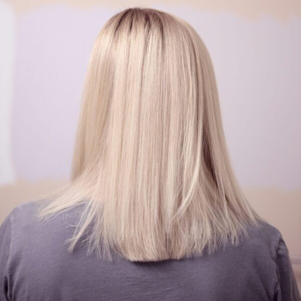 Reguliariai pakirpk galiukus Žiemą plaukų galiukai greičiau išsausėja ir pradeda skilinėti. Kirpdama galiukus kas 6–8 savaites, išlaikysi plaukų sveikumą ir glotnumą.